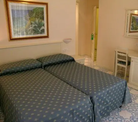 Economy Tek Büyük veya İki Ayrı Yataklı Oda