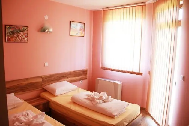 Comfort Tek Büyük veya İki Ayrı Yataklı Oda, Balkon, Bahçe Manzaralı