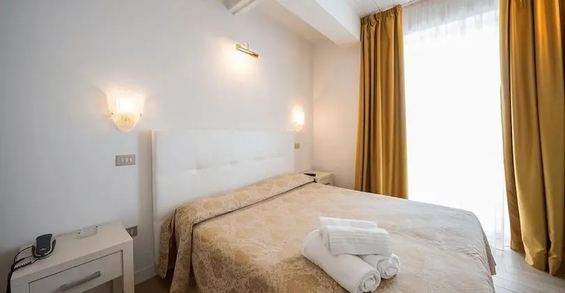 Tek Büyük veya İki Ayrı Yataklı Oda, Balkon