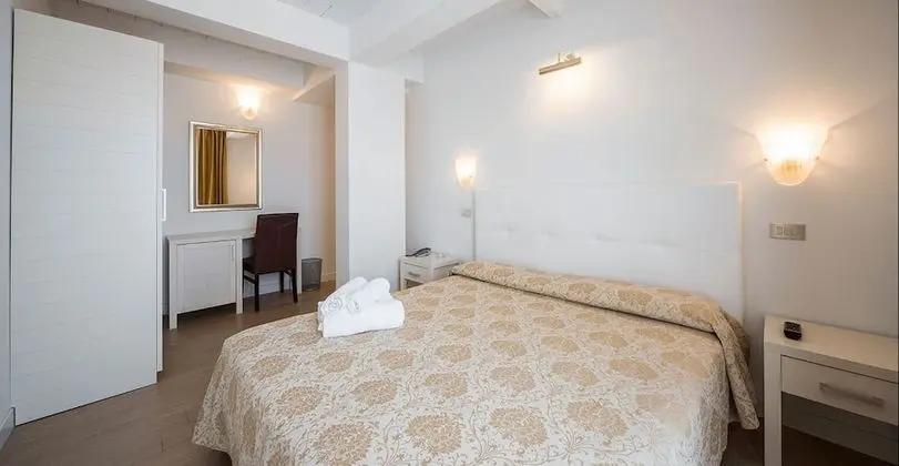 Tek Büyük veya İki Ayrı Yataklı Oda, Balkon