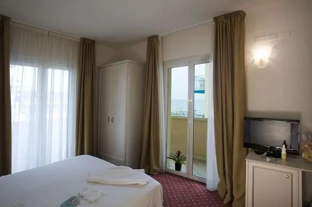 Tek Büyük veya İki Ayrı Yataklı Oda, Balkon