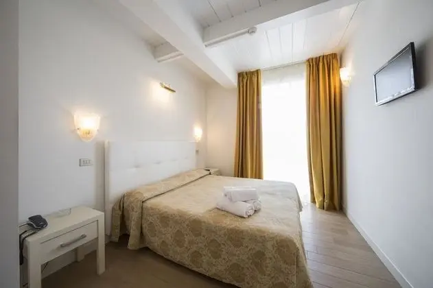 Tek Büyük veya İki Ayrı Yataklı Oda, Balkon