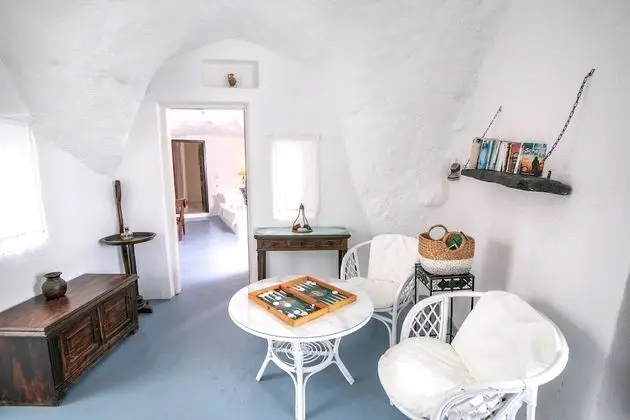 Cave Suite with Caldera View