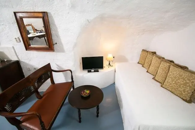 Cave Suite with Caldera View