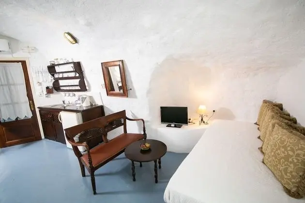 Cave Suite with Caldera View