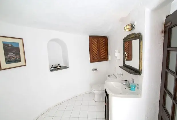Cave Suite with Caldera View