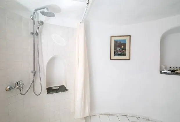 Cave Suite with Caldera View