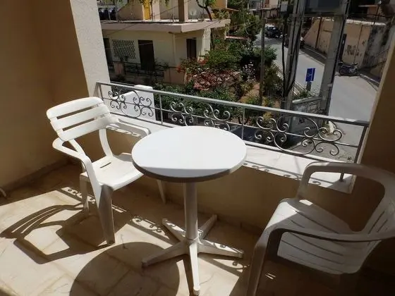 Üç Kişilik Oda