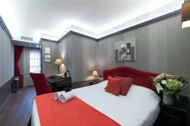 Premium Tek Büyük Yataklı Oda