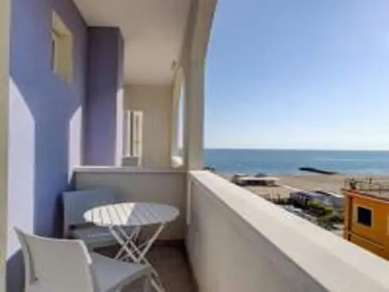 Economy Üç Kişilik Oda, Kısmi Deniz Manzaralı