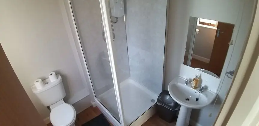 City Tek Büyük Yataklı Oda