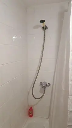 Tek Büyük Yataklı Oda, Ortak Banyo