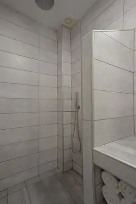Standard Tek Büyük Yataklı Oda, Kısmi Deniz Manzaralı