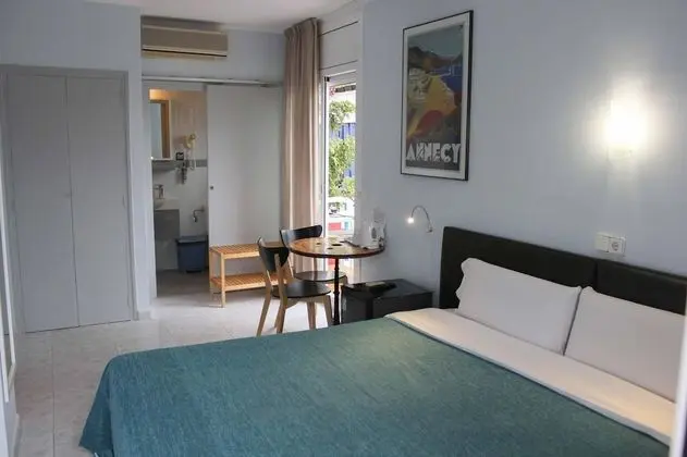 Tek Büyük veya İki Ayrı Yataklı Oda, Balkon
