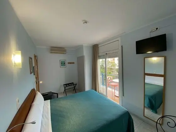 Tek Büyük veya İki Ayrı Yataklı Oda, Balkon