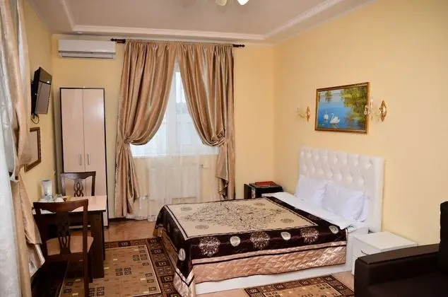 Comfort Tek Büyük veya İki Ayrı Yataklı Oda, Özel Banyo, Avlu Manzaralı