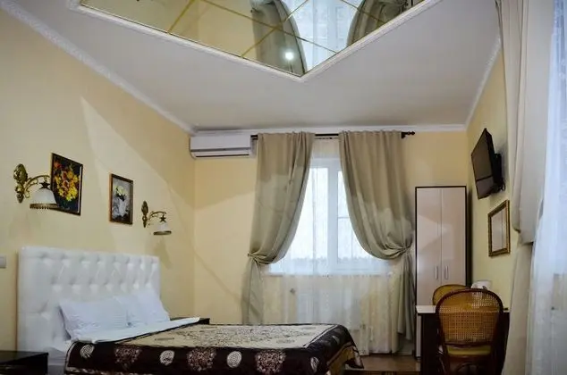 Comfort Tek Büyük veya İki Ayrı Yataklı Oda, Özel Banyo, Avlu Manzaralı