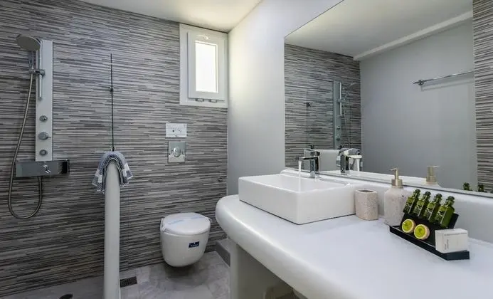 Üç Kişilik Oda