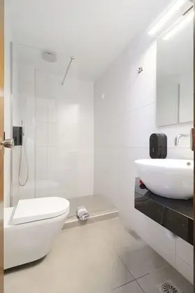 Tek Büyük veya İki Ayrı Yataklı Oda, Balkon