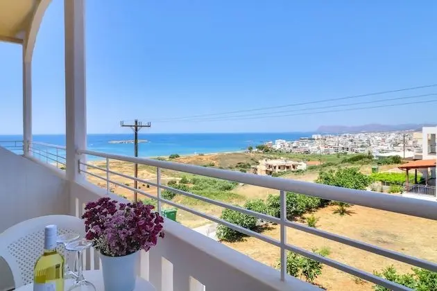 Tek Büyük veya İki Ayrı Yataklı Oda, Balkon, Kısmi Deniz Manzaralı