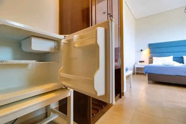 Tek Büyük veya İki Ayrı Yataklı Oda, Balkon, Kısmi Deniz Manzaralı