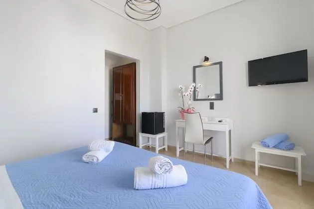 Tek Büyük veya İki Ayrı Yataklı Oda, Balkon, Kısmi Deniz Manzaralı