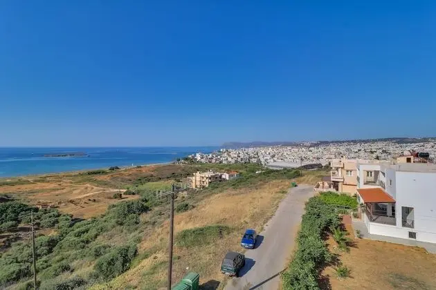Tek Büyük veya İki Ayrı Yataklı Oda, Balkon, Kısmi Deniz Manzaralı
