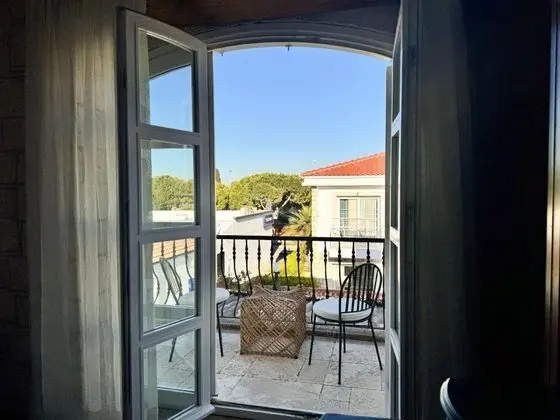 Deluxe Oda Üst Kat, Kara veya Havuz Manzaralı, Balkonlu
