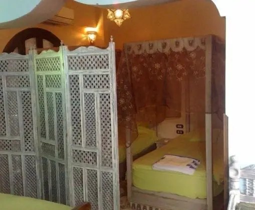 Üç Kişilik Oda, Şehir Manzaralı