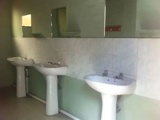 Economy Tek Kişilik Oda, Ortak Banyo (No linen provided)