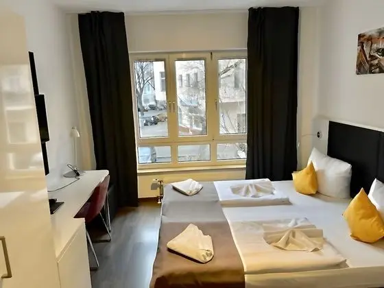 Standard Tek Büyük Yataklı Oda