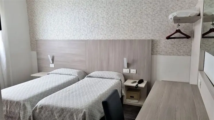 Tek Büyük veya İki Ayrı Yataklı Oda, 1 Çift Kişilik veya 2 Tek Kişilik Yatak