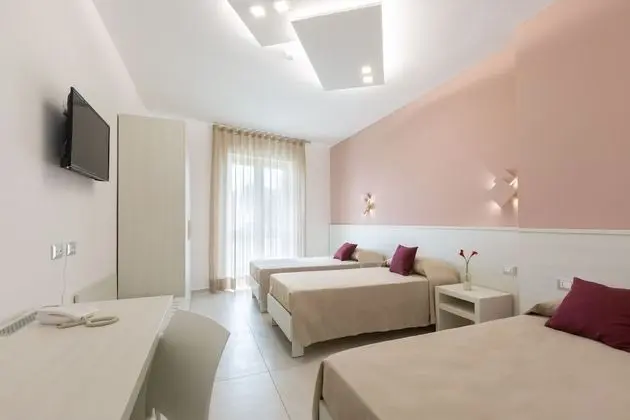 Üç Kişilik Oda