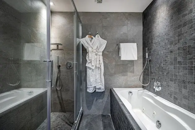 Süit, Nehir Manzaralı