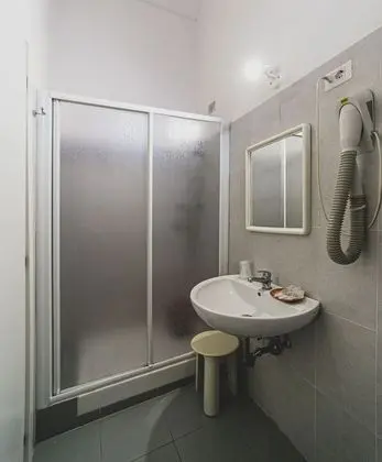 Basic Üç Kişilik Oda, Banyolu/Duşlu (PLUS INTERNA)