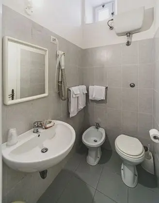 Basic Üç Kişilik Oda, Banyolu/Duşlu (PLUS INTERNA)