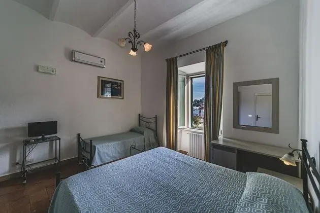 Standard Üç Kişilik Oda, Banyolu/Duşlu, Deniz Manzaralı (PLUS VISTA MARE)