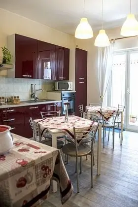 Dört Kişilik Oda (Red)