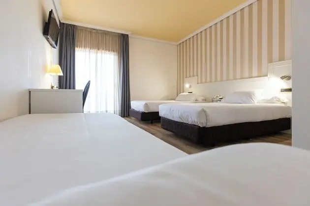 Üç Kişilik Oda (Interior)