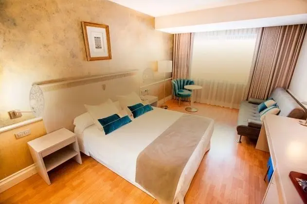 Üç Kişilik Oda (Twin + Sofa Bed)