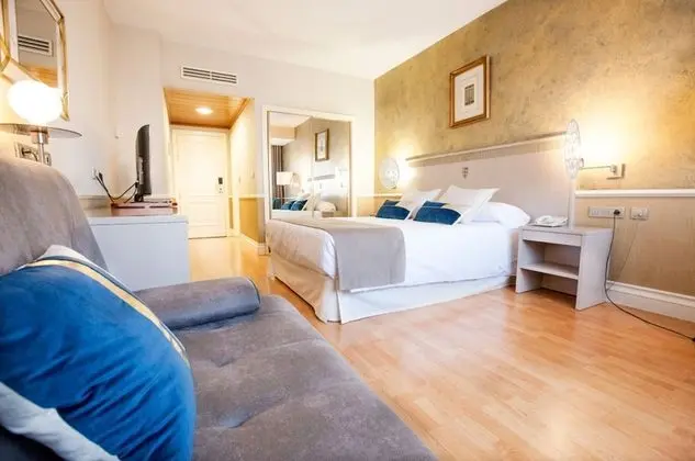 Üç Kişilik Oda (Twin + Sofa Bed)
