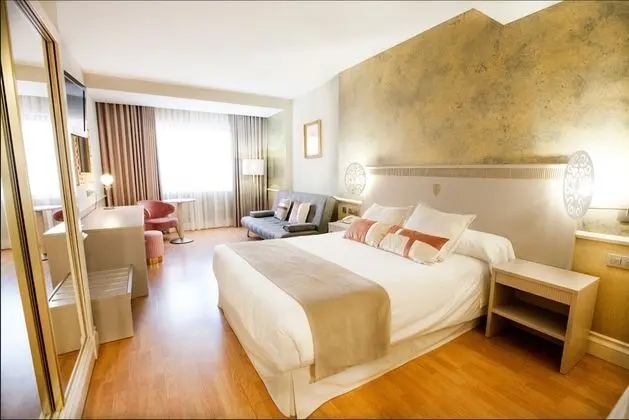 Üç Kişilik Oda (Twin + Sofa Bed)
