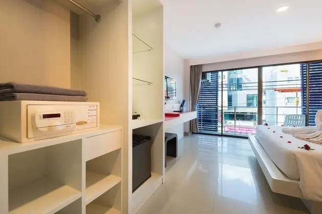 Grand Deluxe with Bathtub