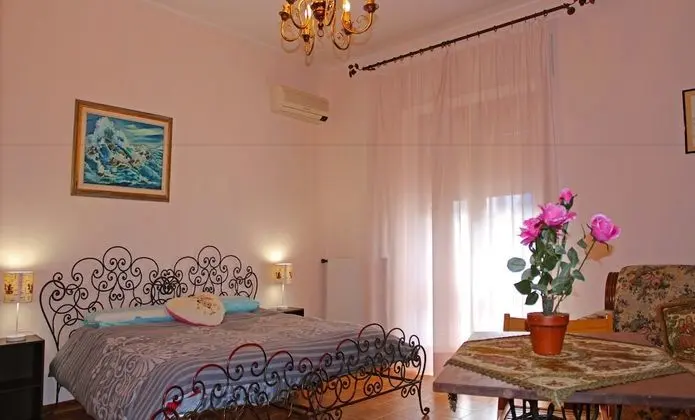 Dört Kişilik Oda, Ortak Banyo, Ek Bina