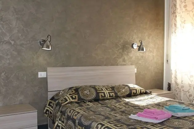 Üç Kişilik Oda, Ortak Banyo, Ek Bina