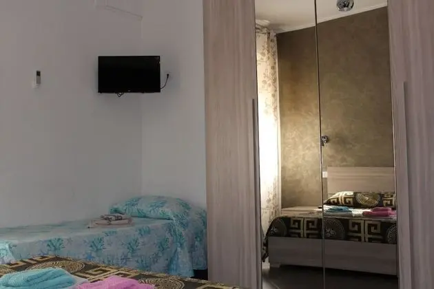 Üç Kişilik Oda, Ortak Banyo, Ek Bina