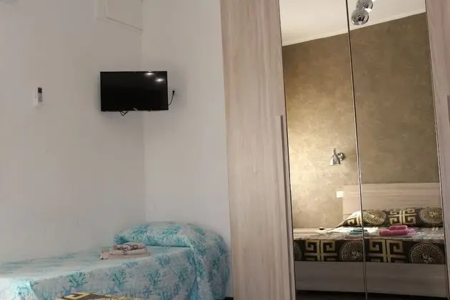 Üç Kişilik Oda, Ortak Banyo, Ek Bina