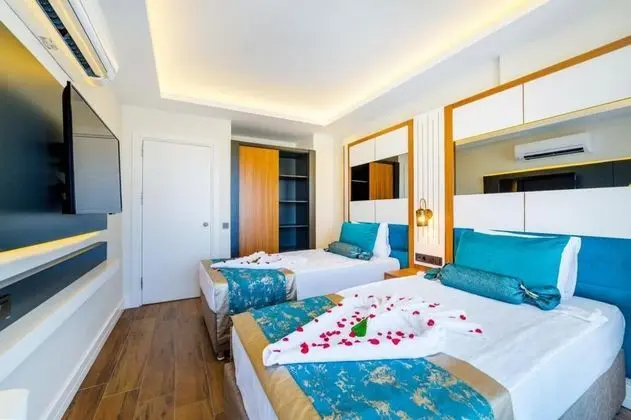 Junior Suite, Kara veya Havuz Manzaralı, Jakuzili