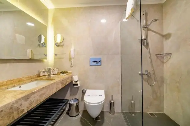 Junior Suite, Kara veya Havuz Manzaralı, Jakuzili