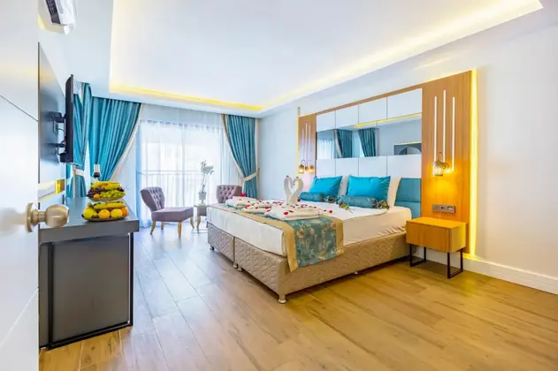 Standart Oda, Kara veya Havuz Manzaralı, Balkonlu